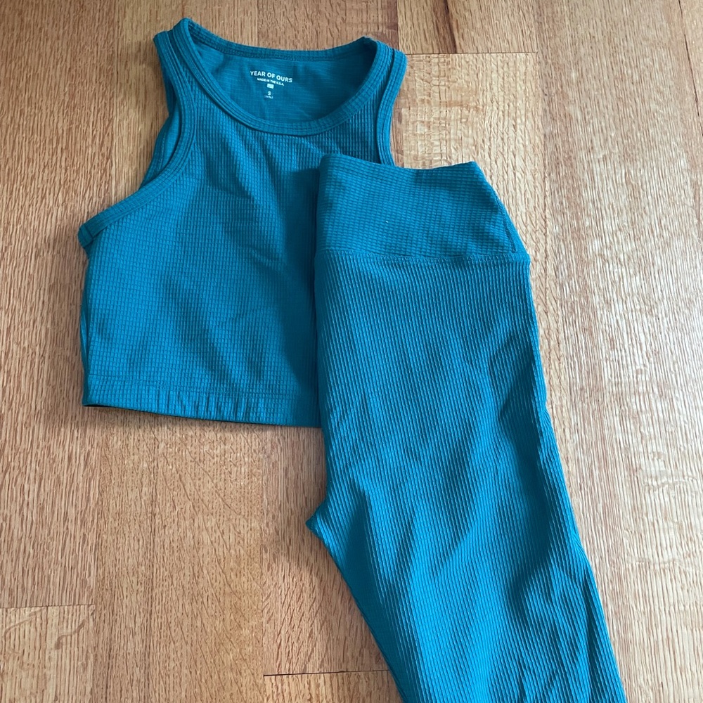 Work out set from urban. Sold separately. Size S in both.